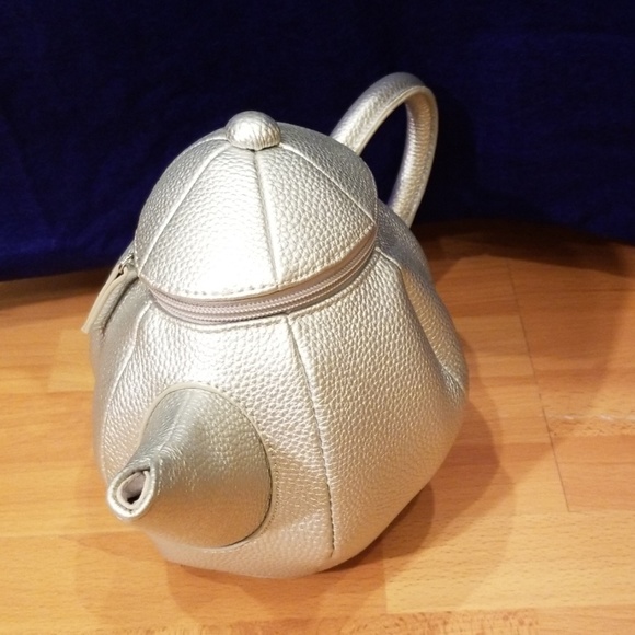 Metallic Silver Teapot Clutch - Picture 2 of 4